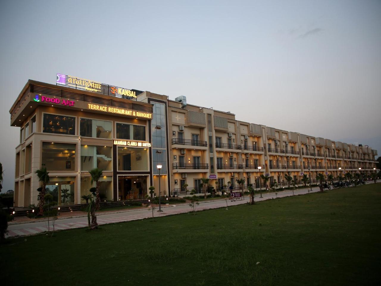 Anandam Clarks Inn Suites Vrindāvan Εξωτερικό φωτογραφία