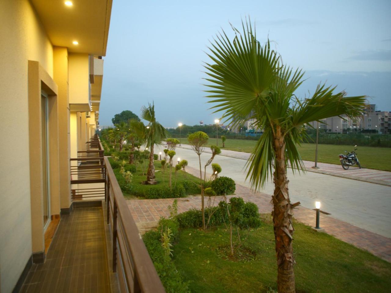 Anandam Clarks Inn Suites Vrindāvan Εξωτερικό φωτογραφία