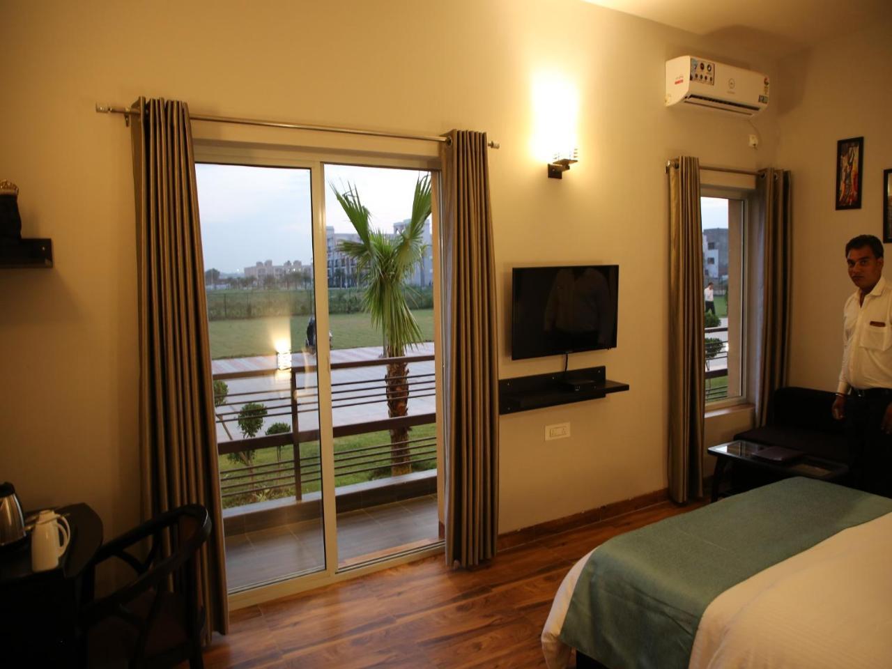 Anandam Clarks Inn Suites Vrindāvan Εξωτερικό φωτογραφία