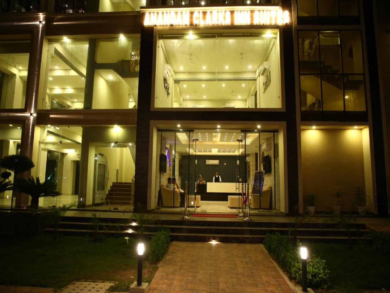 Anandam Clarks Inn Suites Vrindāvan Εξωτερικό φωτογραφία