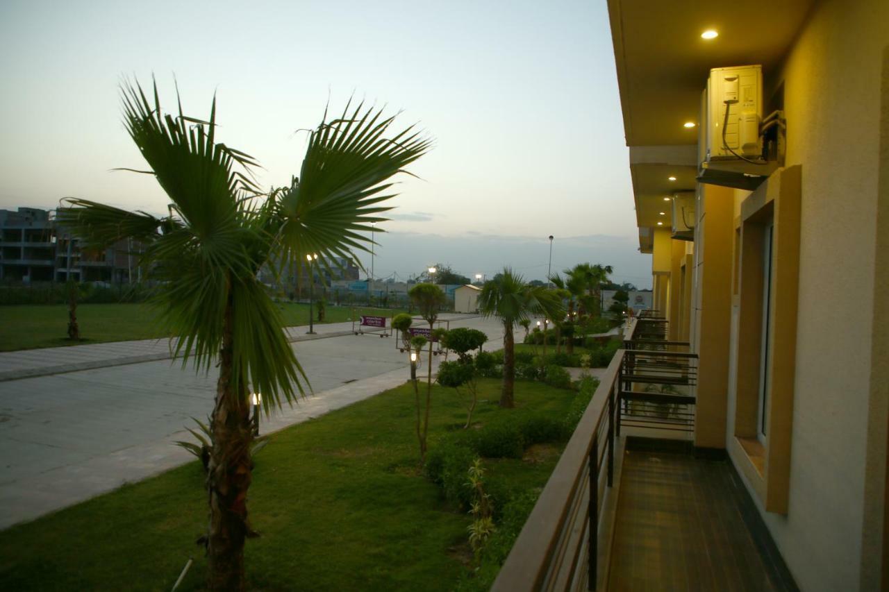 Anandam Clarks Inn Suites Vrindāvan Εξωτερικό φωτογραφία