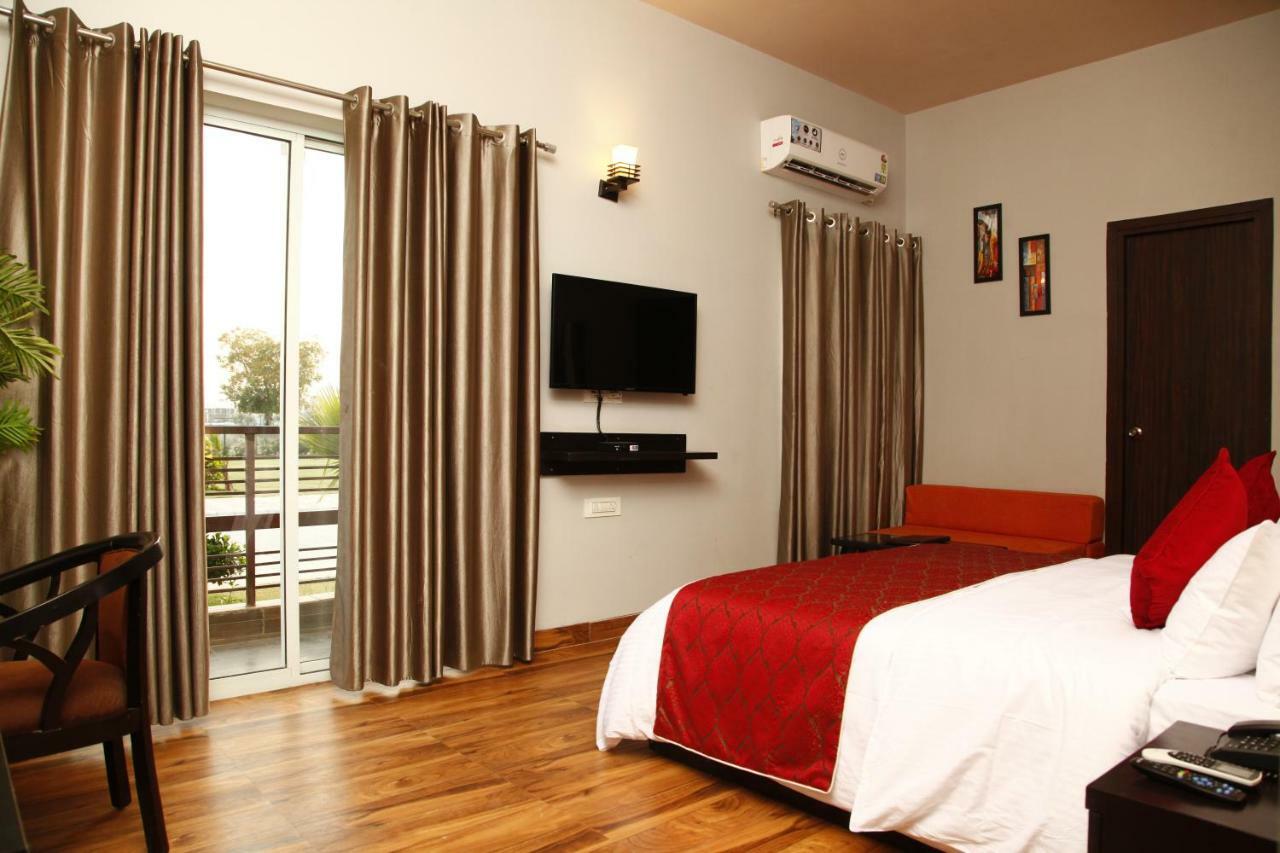 Anandam Clarks Inn Suites Vrindāvan Εξωτερικό φωτογραφία