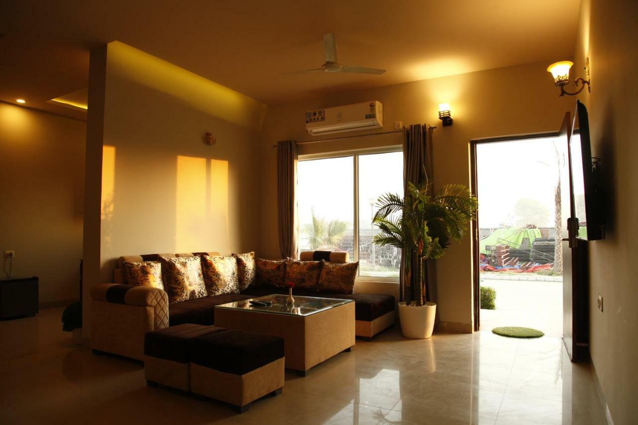 Anandam Clarks Inn Suites Vrindāvan Εξωτερικό φωτογραφία