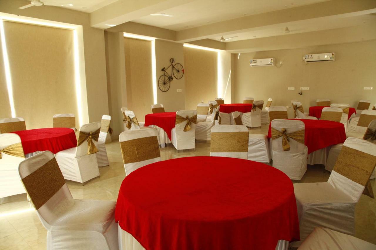 Anandam Clarks Inn Suites Vrindāvan Εξωτερικό φωτογραφία