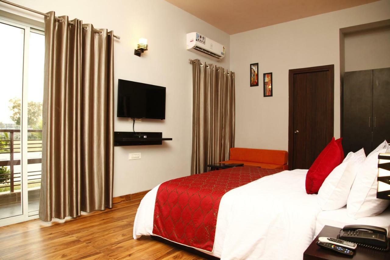 Anandam Clarks Inn Suites Vrindāvan Εξωτερικό φωτογραφία